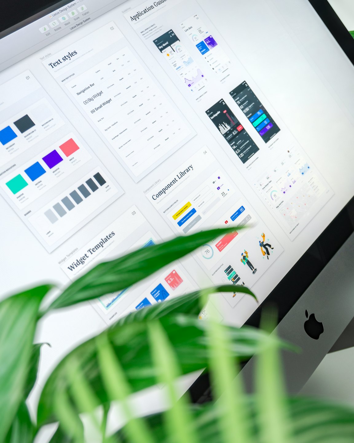 Desktop-Monitor mit einer Benutzeroberfläche eines Designsystems.